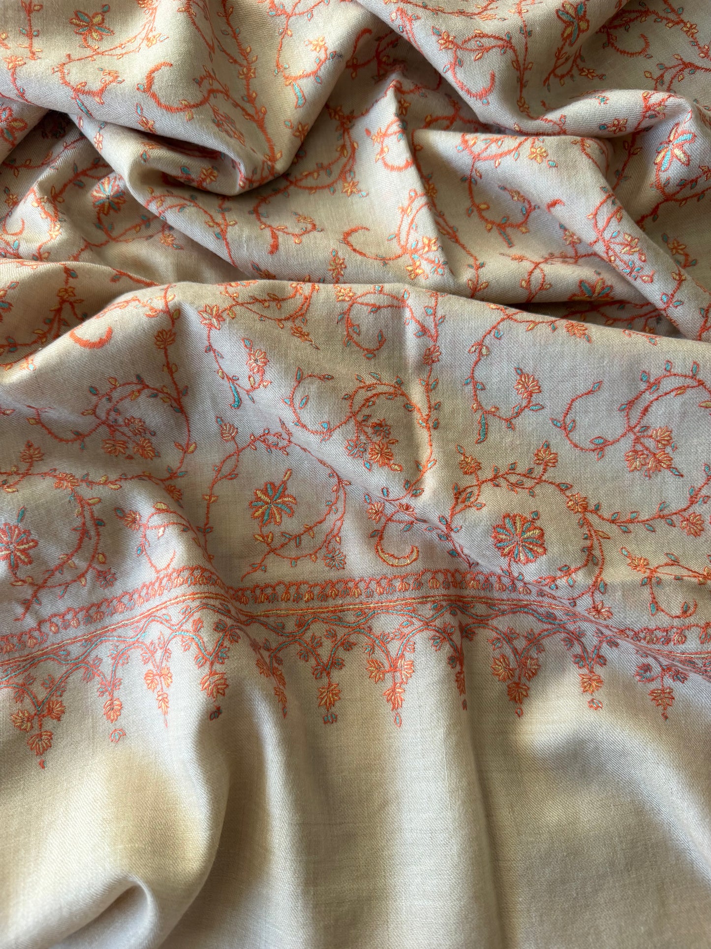 Ivory Pashmina Stole with Sozni Floral Vine Jaal